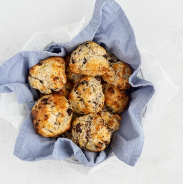 Scones med chokolade - sprøde udenpå og bløde indeni