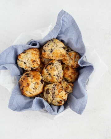 Scones med chokolade - sprøde udenpå og bløde indeni